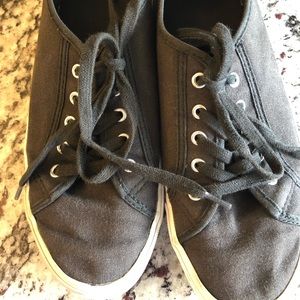 Old Navy Canvas Sneaker